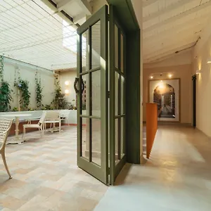 https://roomzz-laureles.colombiamedellinhotels.com